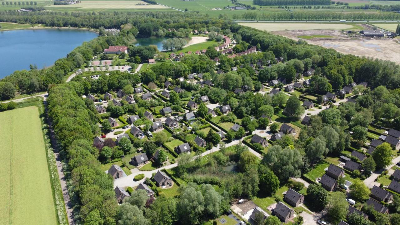 Vakantiepark 't Broeckhuys Hotel Ewijk Bagian luar foto