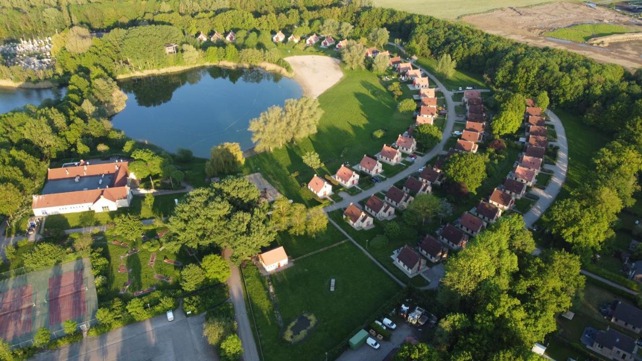 Vakantiepark 't Broeckhuys Hotel Ewijk Bagian luar foto