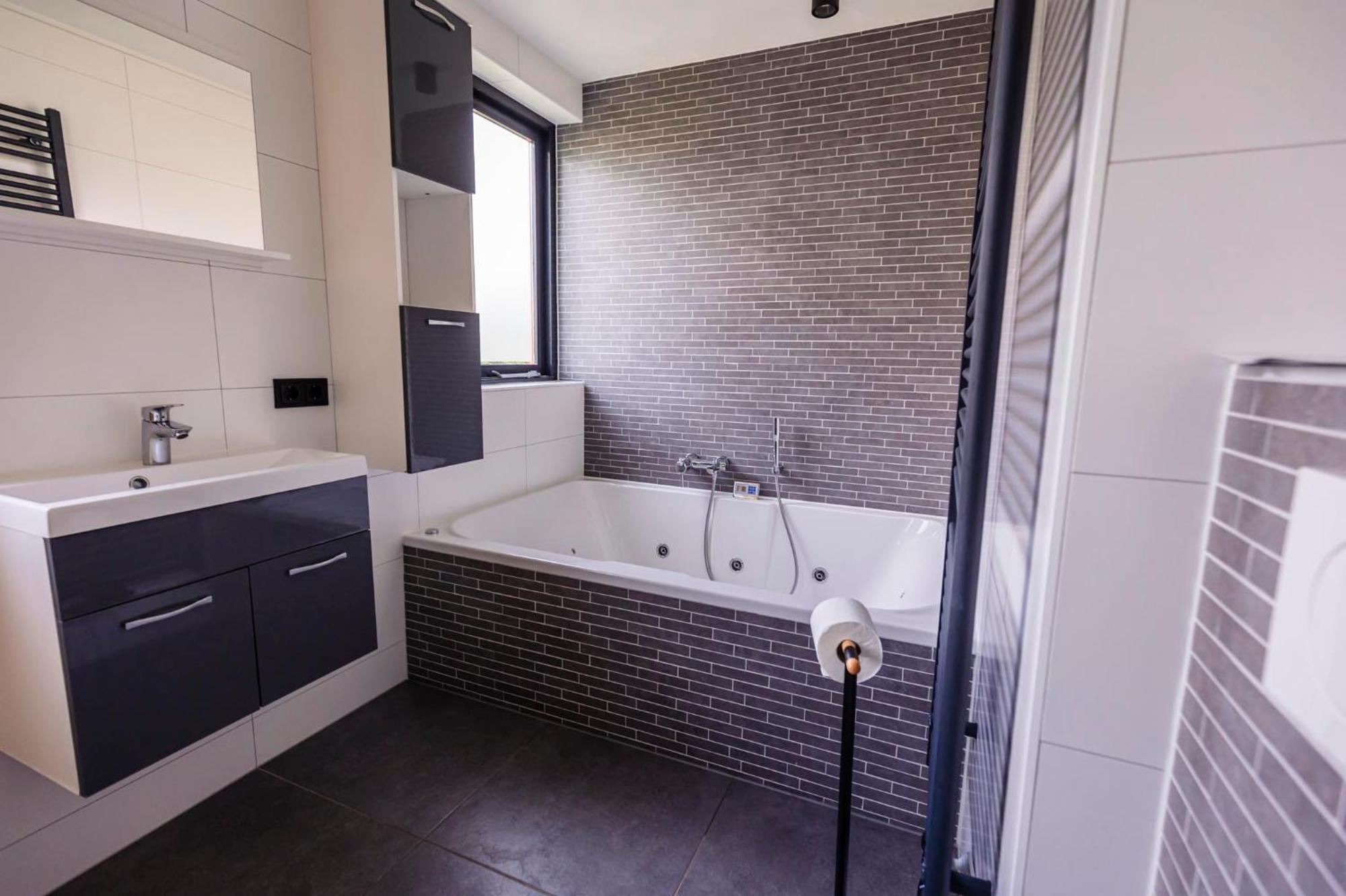 Vakantiepark 't Broeckhuys Hotel Ewijk Ruang foto